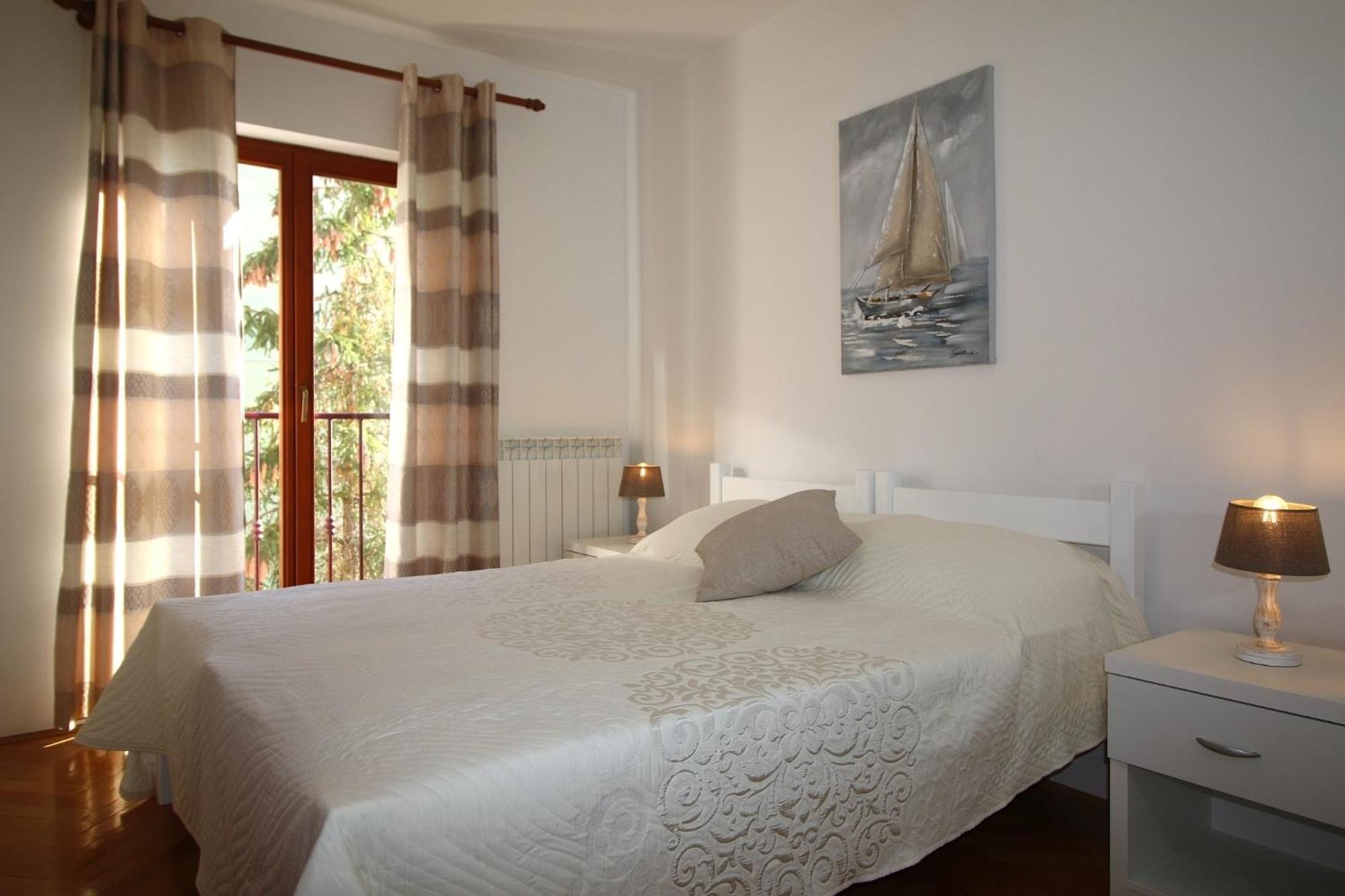 Apartments With A Parking Space Rabac, Labin - 7429 Номер фото